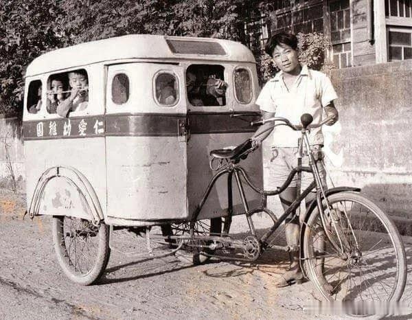上世纪50年代的中国台湾省仁爱幼稚园的校车 