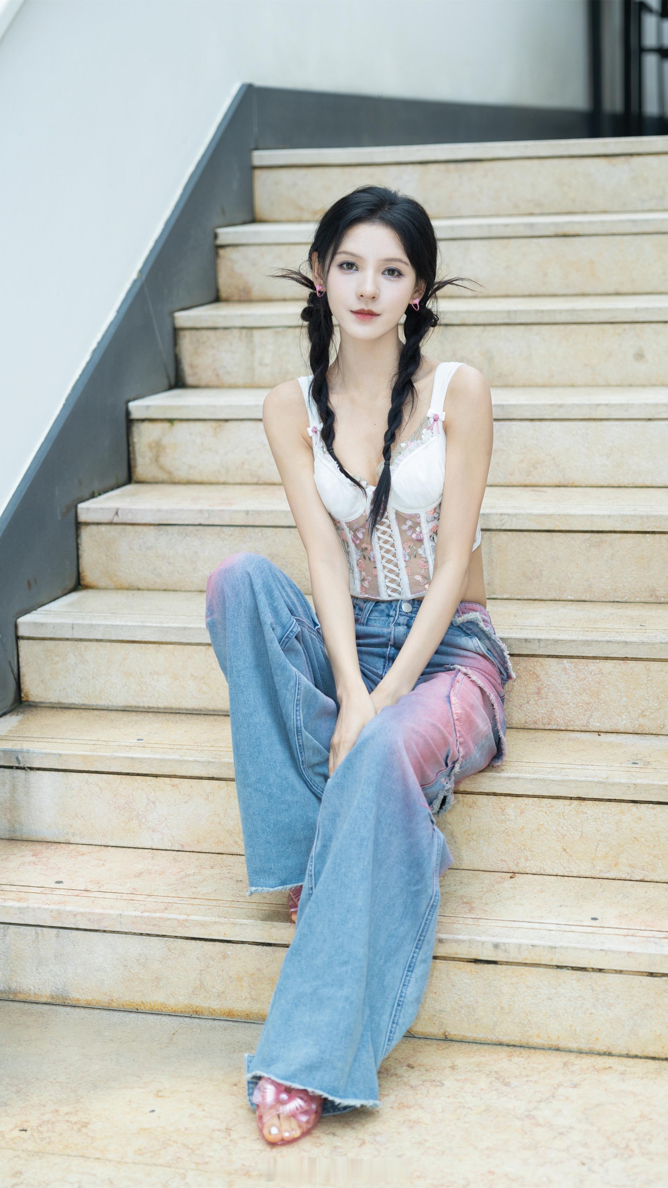 张予曦多巴胺穿搭 