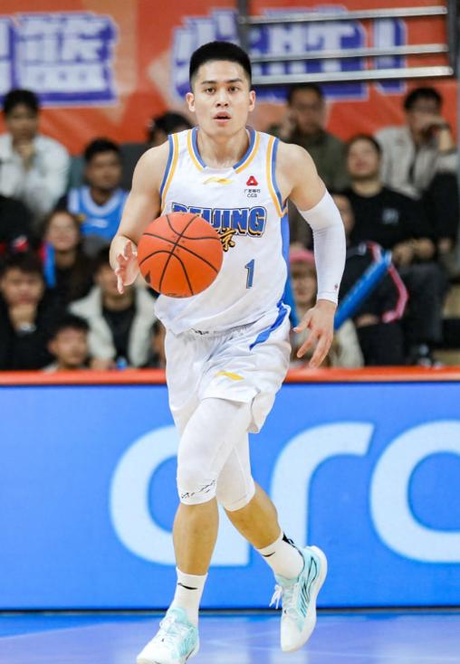 媒体人：TPBL联赛球队给陈盈骏开出了联赛历史最大合同 邀其加盟

我认为，这条