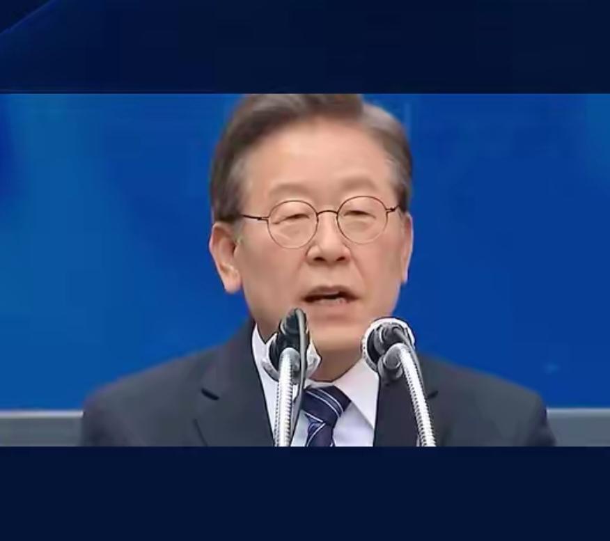 三字炸穿韩国政坛！李在明一句 “卖国贼”，全网瞬间炸锅。
 
韩国政坛迎来一场猝