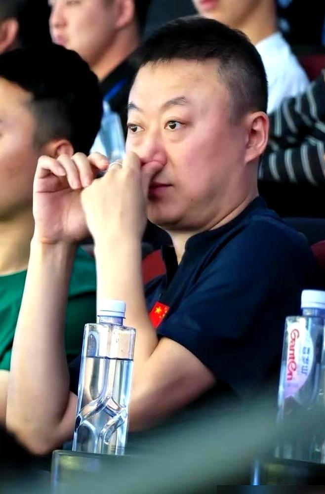 奥运赛场这次一变，最先被逼着醒来的，大概就是国乒。
2028年洛杉矶奥运会，男团