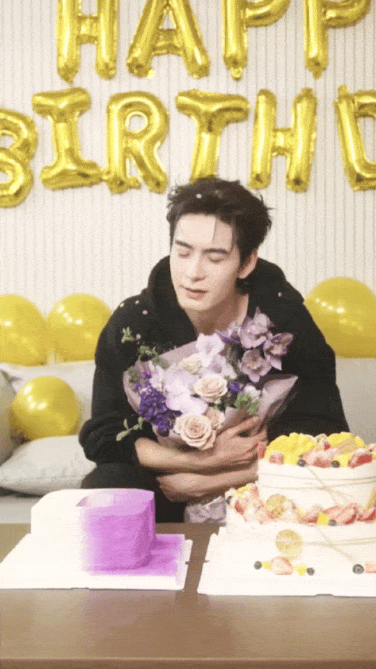 #陈星旭为紫胖子黑化了# 陈星旭生日vlog里的新朋友，路透里小旭不离手的紫胖子
