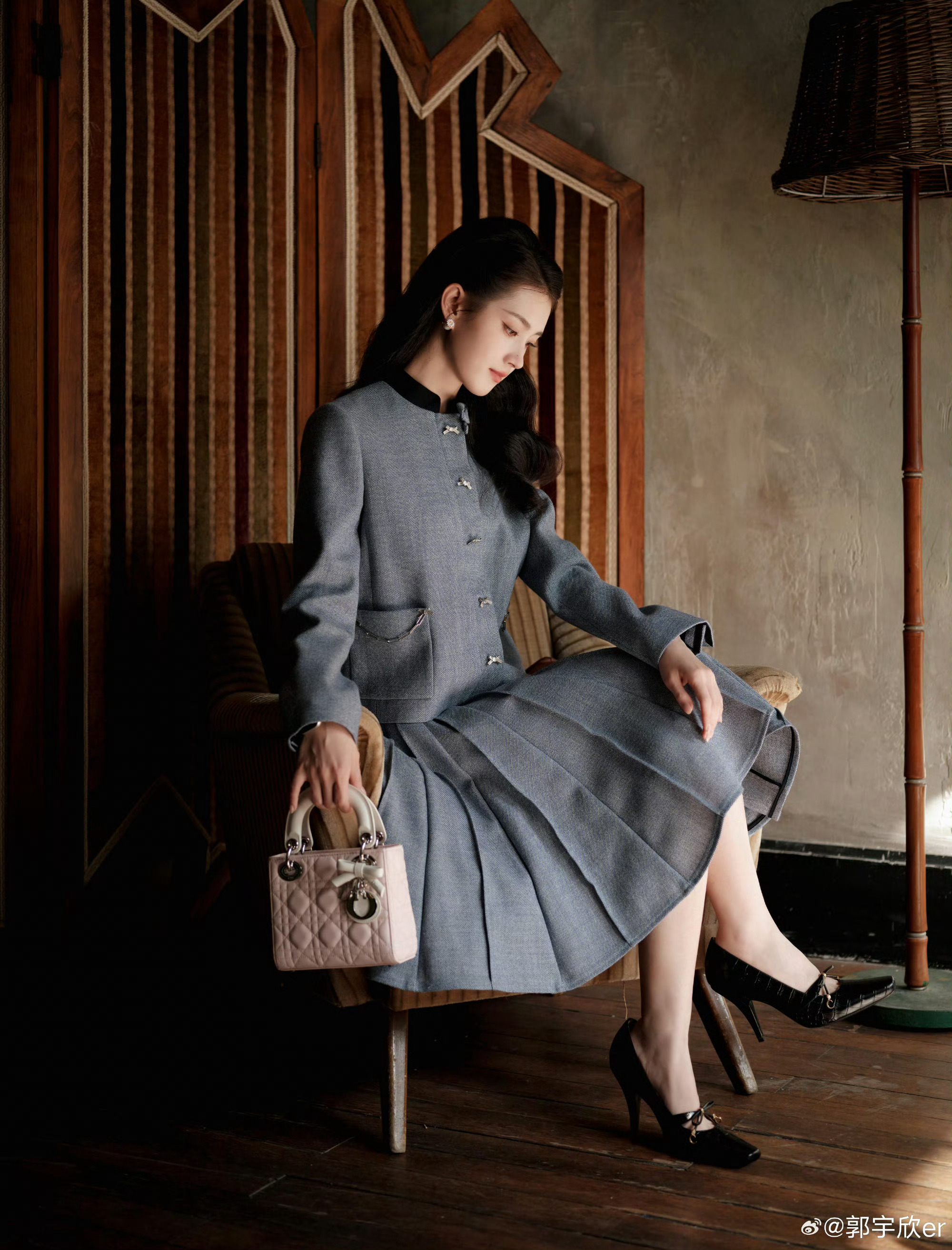 说到短剧女主 时尚资源 就来看看郭宇欣吧短女第一个出席高奢活动，第一个拥有正经商