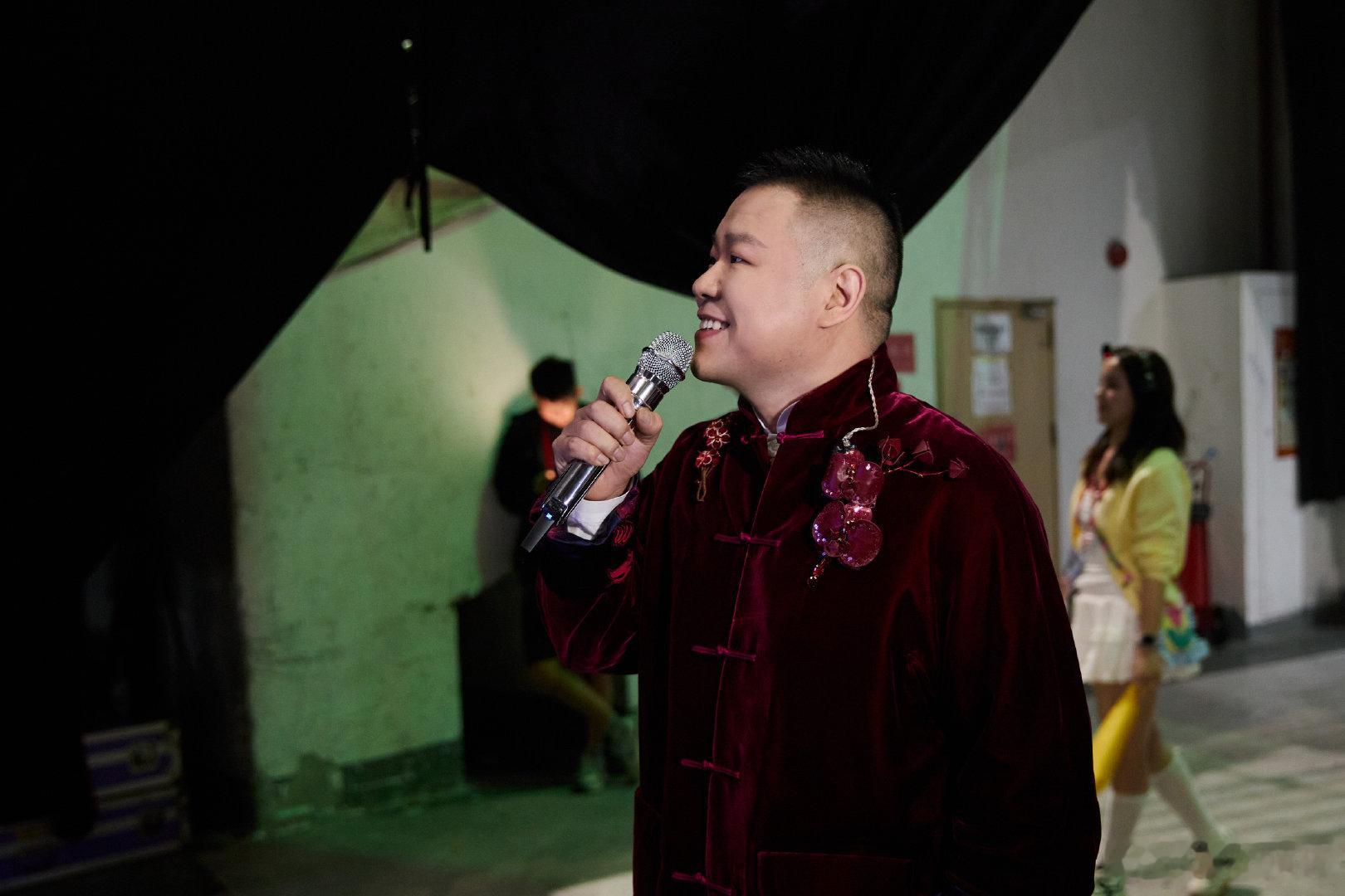 德云三十载山西千古韵三十载相声薪火从北京小剧场烧到太原体育场，郭德纲于谦搭了半辈