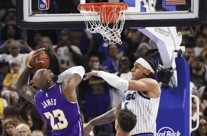 魔术这比赛输的冤啊！
湖人魔术裁判报告出来，3次错漏判均有利湖人。
这裁判报告一