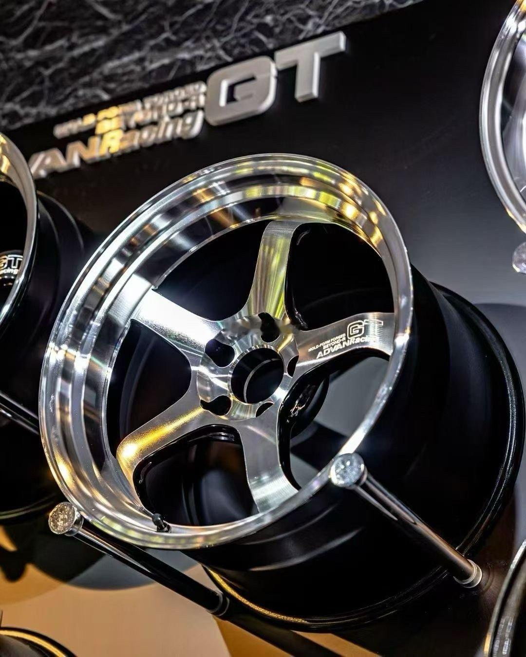 最新款 横滨 ADVAN GT BEYOND-R最新型号～带阶梯边的锻造横滨GT