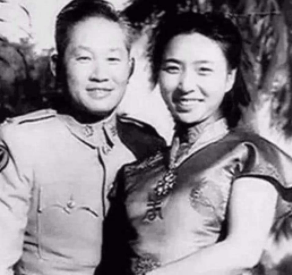 1951年，孙立人脱了衣服上床睡觉，习惯性地搂住老婆，却发现手感不对劲，他一怔，