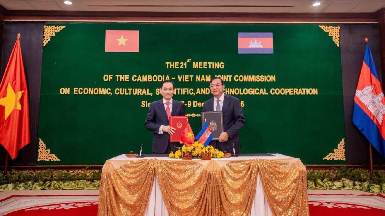 前方在打仗，后方在开防务合作会议！越南外长黎怀忠与柬埔寨外长巴速坤在柬埔寨暹粒省