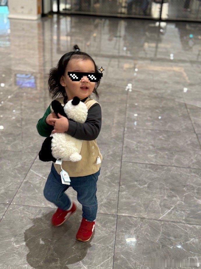 #向佐父亲节晒三代人父子合照#隔着屏幕都能够感受到向佐是非常孝顺的，这一次祝父亲