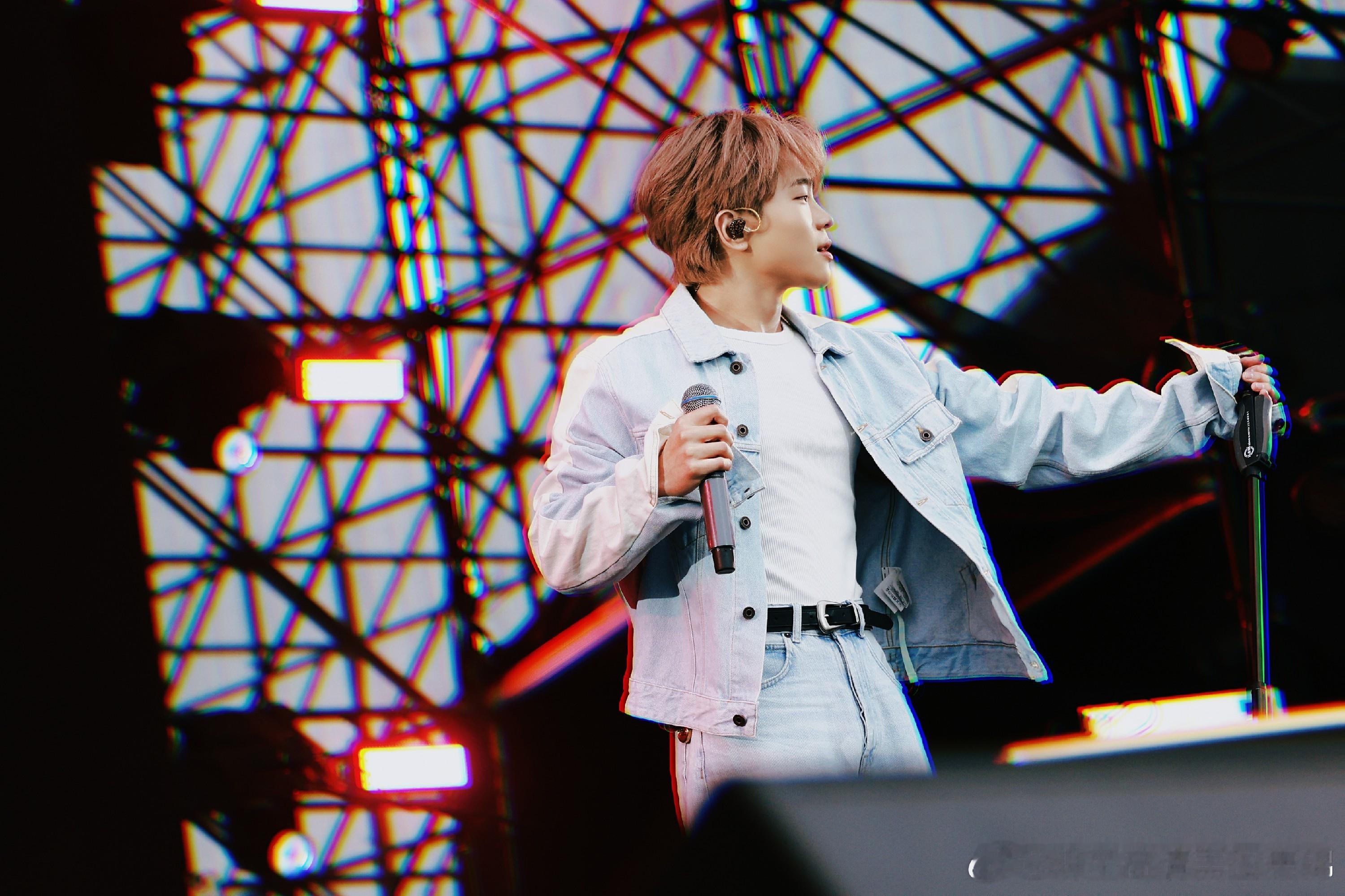 环球唱作新人REGENT林暐竣首登珠海草莓音乐节 多元曲风展现新生代实力 