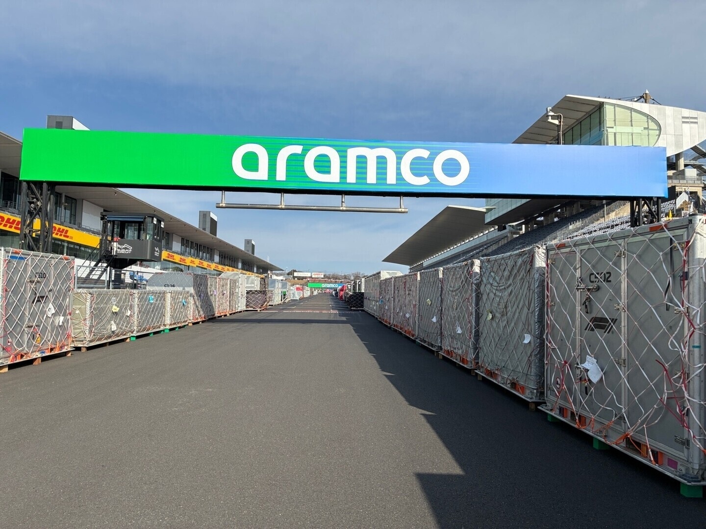 铃鹿赛道堆满了各支F1车队的物资🏎📦👀F1赛车2026F1日本大奖赛