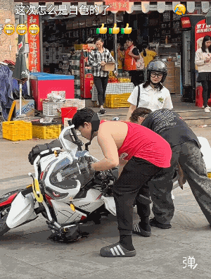 这两个男人明显没有用全力![捂脸]