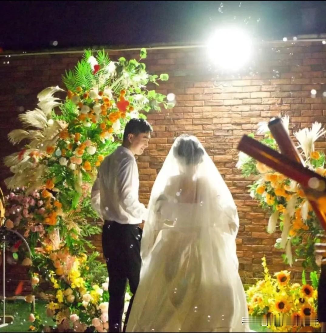 看了32岁程序员高广辉妻子发的文字，彻底被动容了，眼泪控制不住的流了出来。
高广