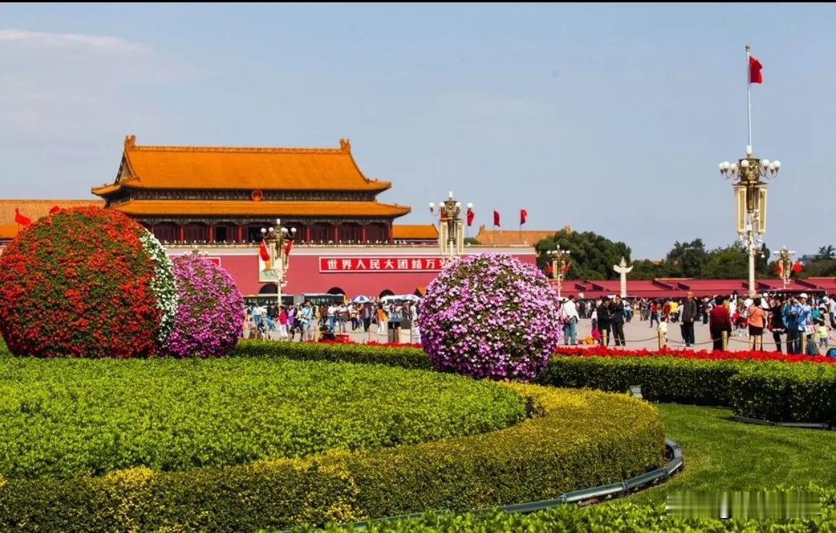 18米高花篮亮相！天安门广场国庆氛围感拉满 科技赋能传统庆典：从“静态展示”到“