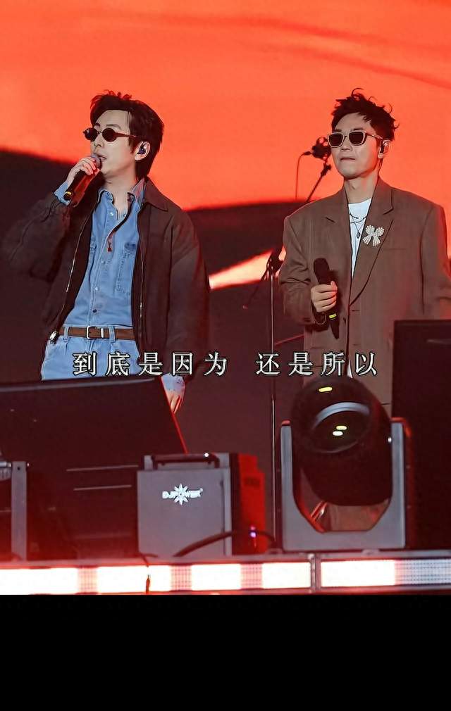 大鹏白客音乐节合唱《万万》，青春回忆杀拉满