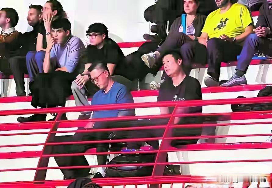 赵勇袁灵犀去年的12月15日现场观看了庄宇姗在意大利的比赛，今天又神秘地出现在庄