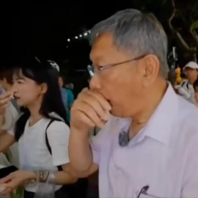 太疯狂！逢甲夜市突喷辣椒水，柯文哲当场呛咳，台湾选举暴力再升级！4月17日晚，台