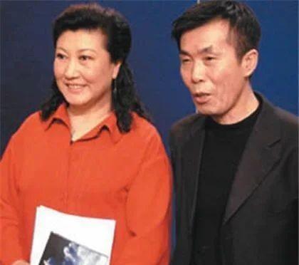 1997年，何庆魁原配妻子给高秀敏打电话，哀求说：“大妹子，你霸占老何这么多年了