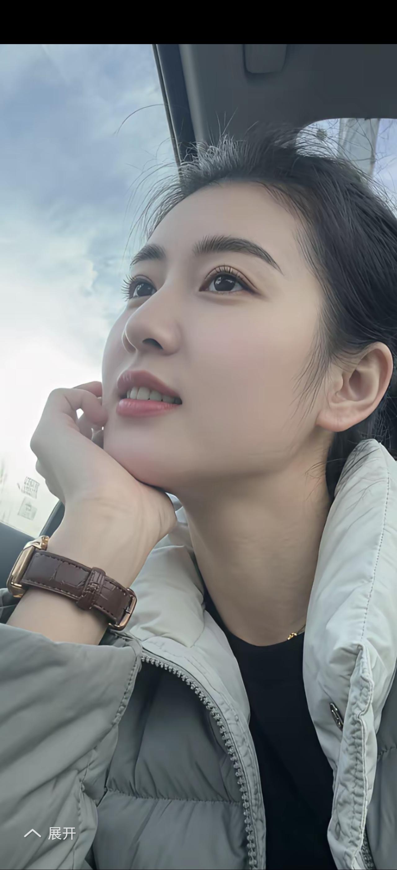 好山好水总是让人向往。在宁夏，被三大沙漠、沙地夹击，曾经干旱少雨、生态脆弱。但“