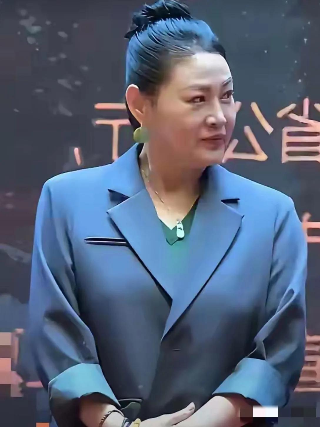 天呐，王思懿的变化才叫惊人：年轻时眉似新月，俊目流眄，莲脸桃腮，光莹娇媚；老去时