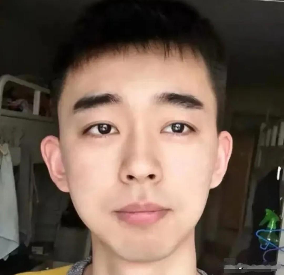 北航博五肄业生耿同学直播讲学术打假，全网粉丝破300万。
 
新观点很明确，学术