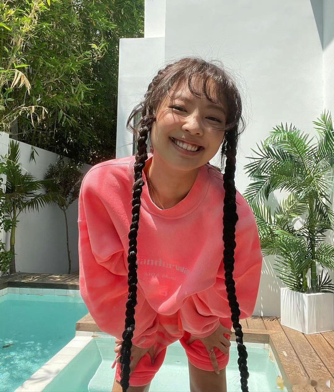 Jennie最近怎么看起来土土的，没有那种高级感了 ​​​