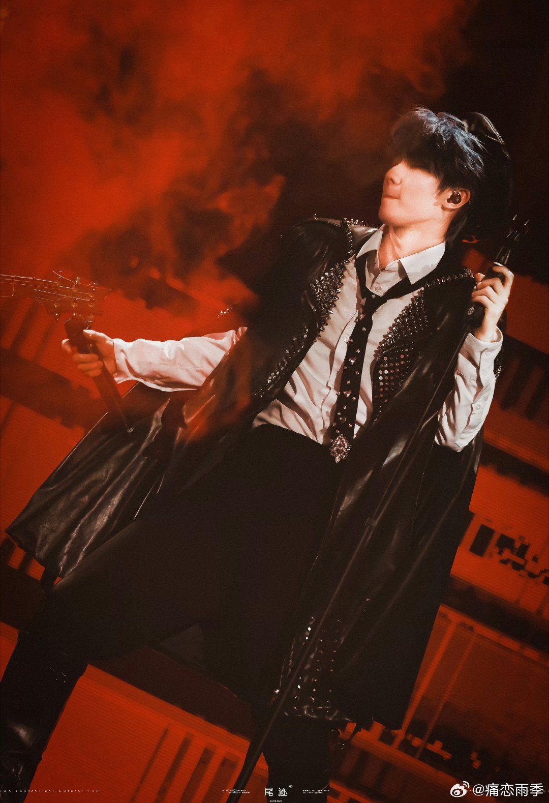 马嘉祺白杨 mjq马嘉祺百度网盘代言人“月色朦胧如皎珠，春风烟雨一样等你，水漫漫