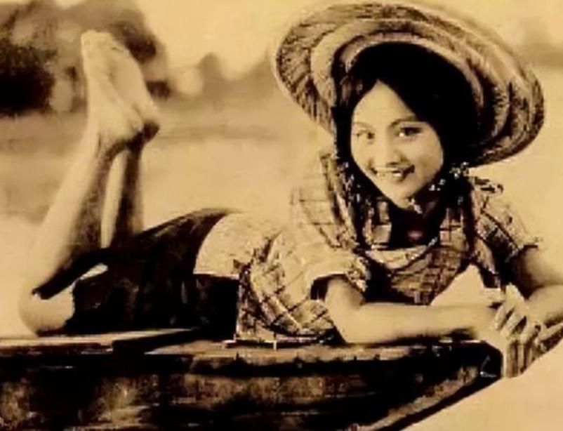 1958年，青海“土皇帝”马步芳偷偷在亲侄女喝的水里下了东西，扒光她的衣服后，迫