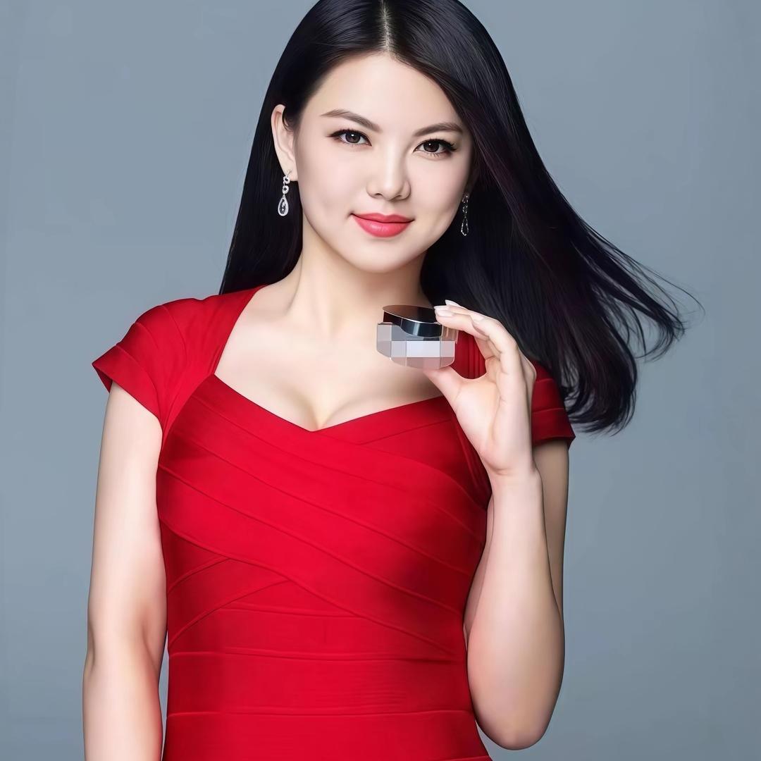 李湘全网被封，这记重锤砸得实在大快人心！

长期以来，她把社交平台当成炫富的斗兽