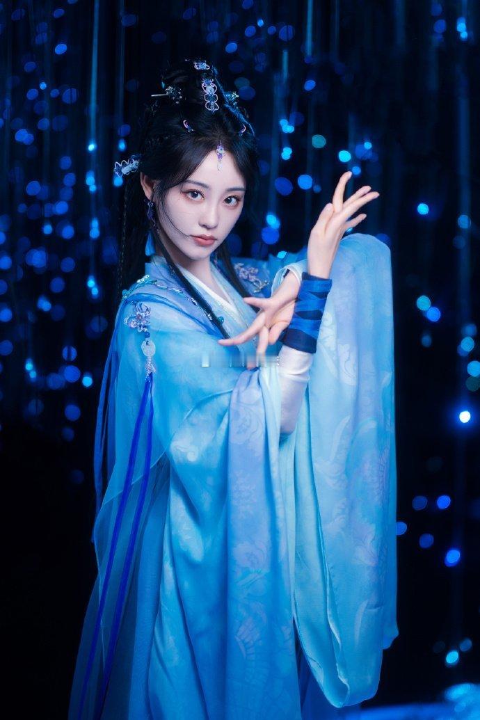#祝绪丹 闫妮赛道嫡长女# 🎉祝绪丹和闫妮，她们在不同的阶段、以不同的风格，在