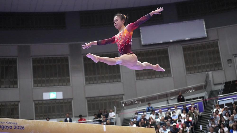 今日体育头条：
 
1. 体操世锦赛：中国女团时隔20年再夺团体金牌，男团斩获铜