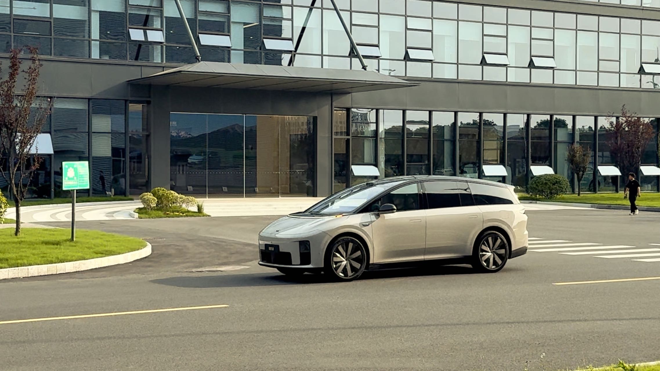 特斯拉、小米之后第三家，理想汽车推出7年低息购车方案特斯拉：1月6日，针对国产M