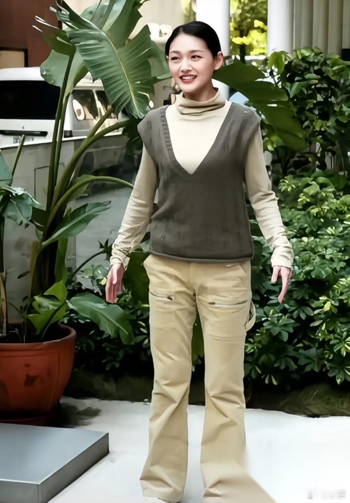 当年大S拿下杉菜这个角色，纯靠当面硬怼制片人抢来的。  2001年筹拍《流星花园