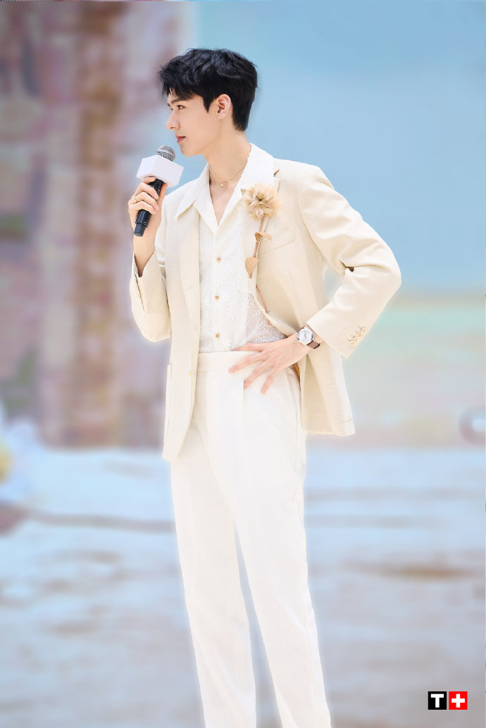龚俊，今日份活动状态帅超了，风度翩翩的贵公子[哇] ​​​
