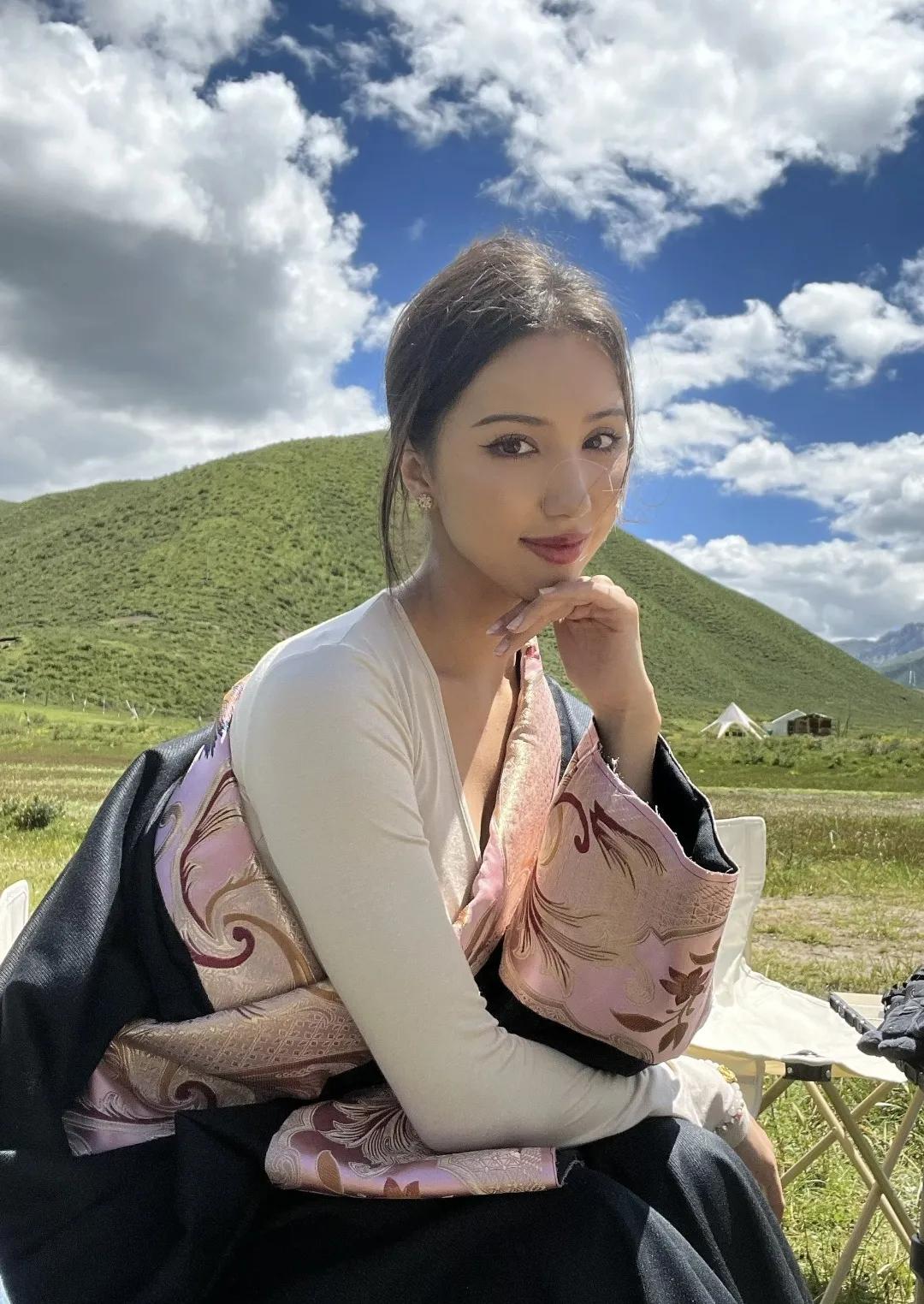 我一朋友娶了藏族姑娘他说了这6大好处，妙不可言！
1，藏族姑娘肯吃苦耐劳，会勤俭