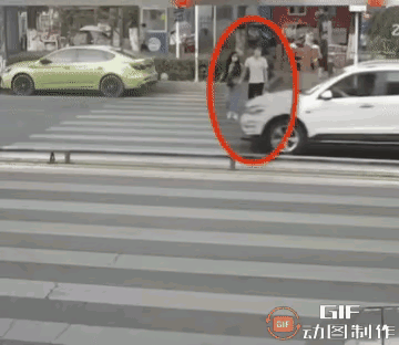 这事儿大了？
本来挺小的事儿，他这一跑性质可就变喽？肇事逃逸，罪加一等，估计的去