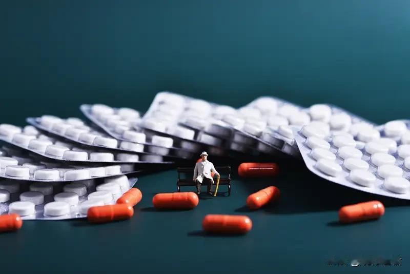现代医学如同一把双刃剑，既能创造生命奇迹，也可能延长痛苦。面对脑出血等终末期慢性