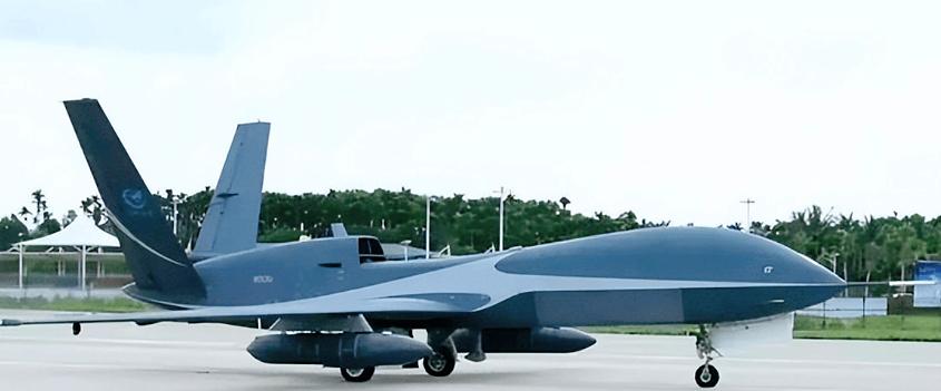 黄岩岛以东激烈对弈，无侦-10不顾阻挠，强行“加入”美航母军演。美军双航母进入西