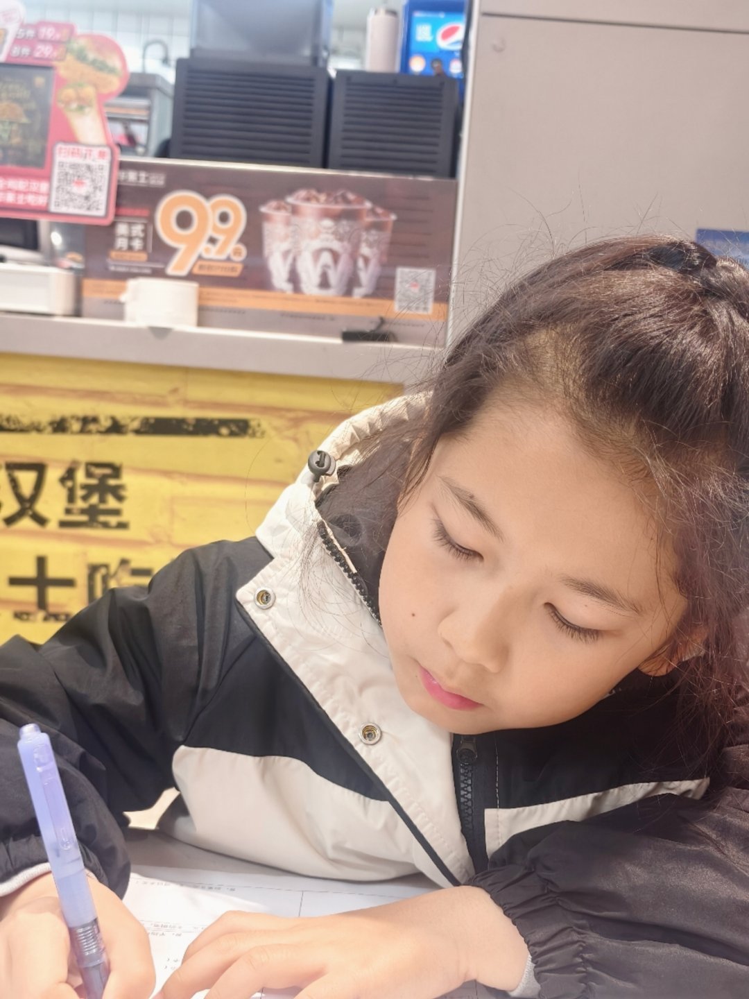 只完成作业就是落后的开始完全不认同这个说法，我以前就是被这种说法弄的很焦虑，亲子