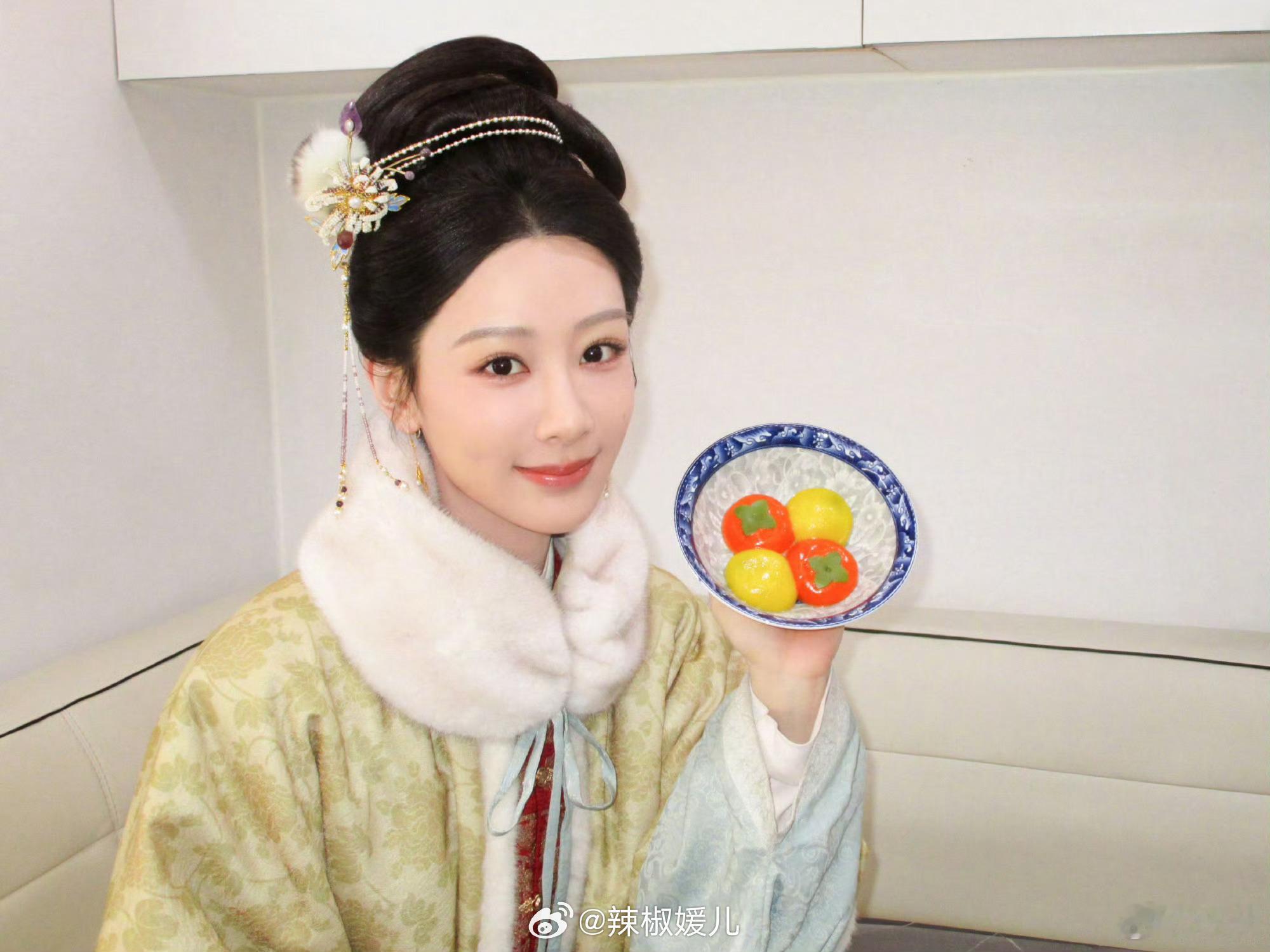 杨紫元宵节吃汤圆  好美的李祯，汤圆节嗨皮！ 