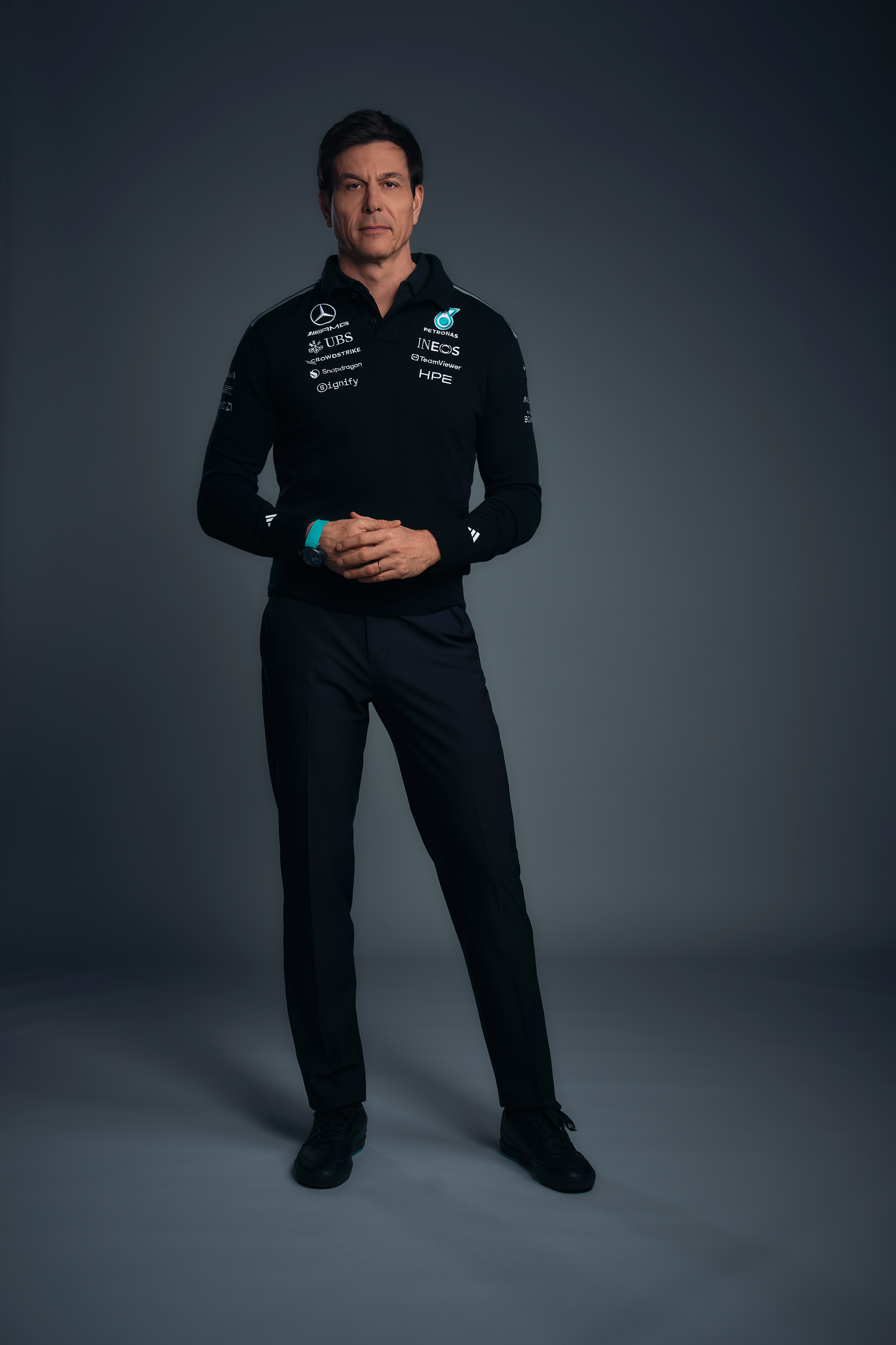 Toto-沃尔夫新赛季摄影棚照，感觉老了些许2026f1