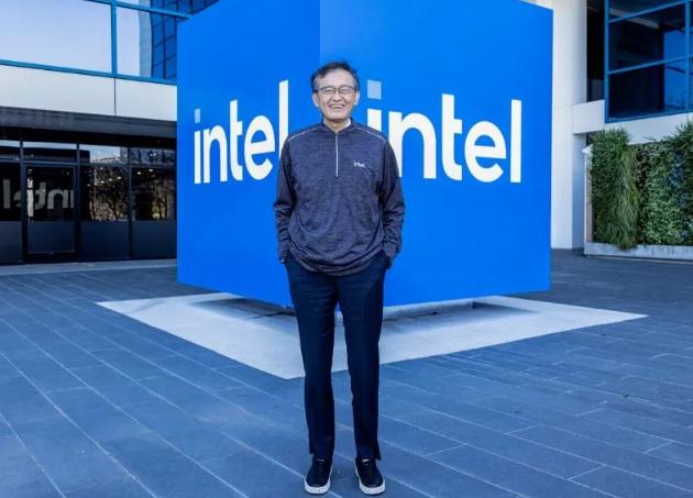 英特尔华人CEO被特朗普勒令辞职后，没过几天就被叫到白宫，当面接受美国总统的“忠