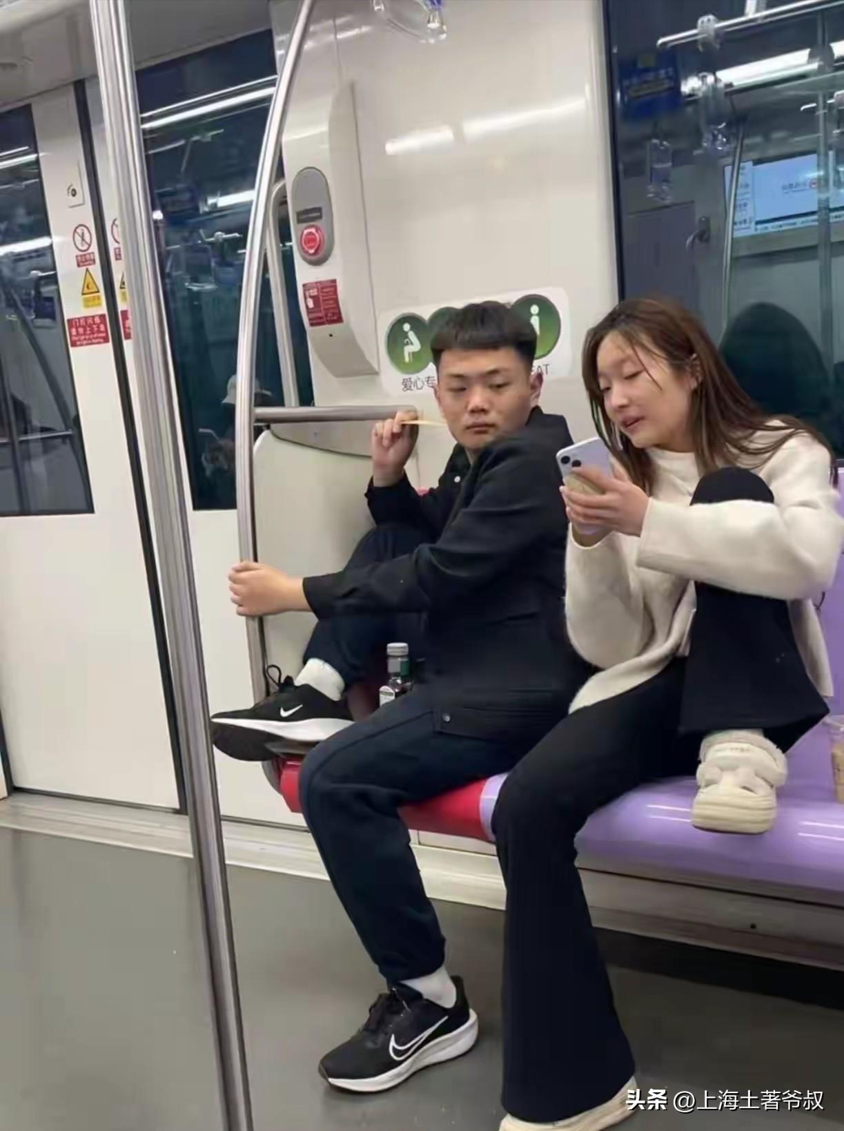 春节过后，很多外地人来沪了，然后上海的地铁车厢里的各种乱象也开始多了起来。最近有
