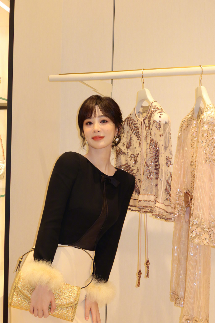 杨紫可塑性有多强杨紫的可塑性在内娱女星里堪称天花板级别，是90花中的破壁级存在，