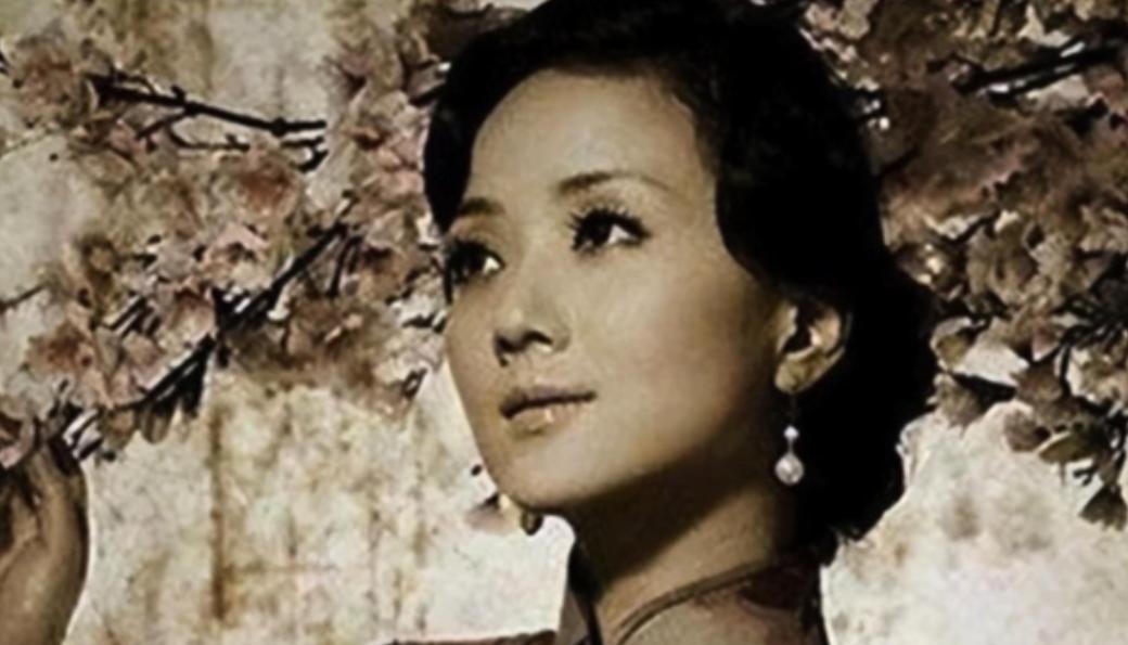 1951年国民党女特务王化琴，被解放军战士押往刑场，就在行刑队准备拉响枪栓时，一