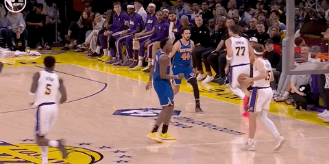 下半场不好打了，东契奇半场领到了3次犯规。尼克斯vs湖人