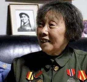 1994年，“英雄儿女”解秀梅脑梗住院，欠了医院30000元治疗费，医院刚下达停