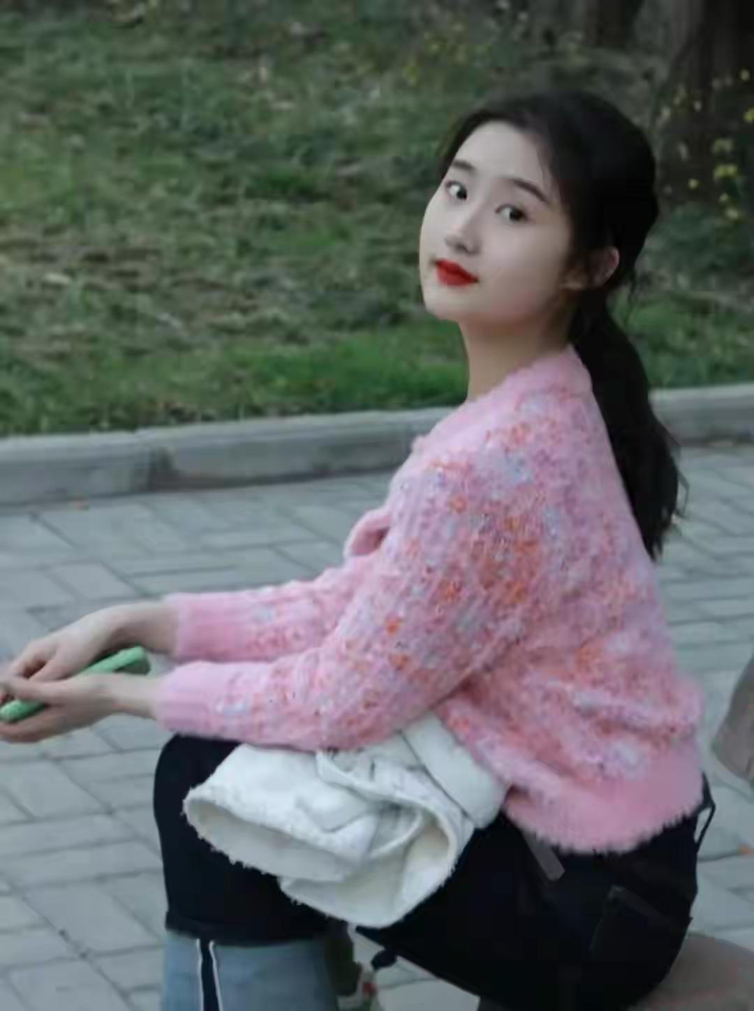 “收拾心情，旧疾当愈，你期待的小惊喜，正在路上”，此句温柔且有力量，道尽了人生应