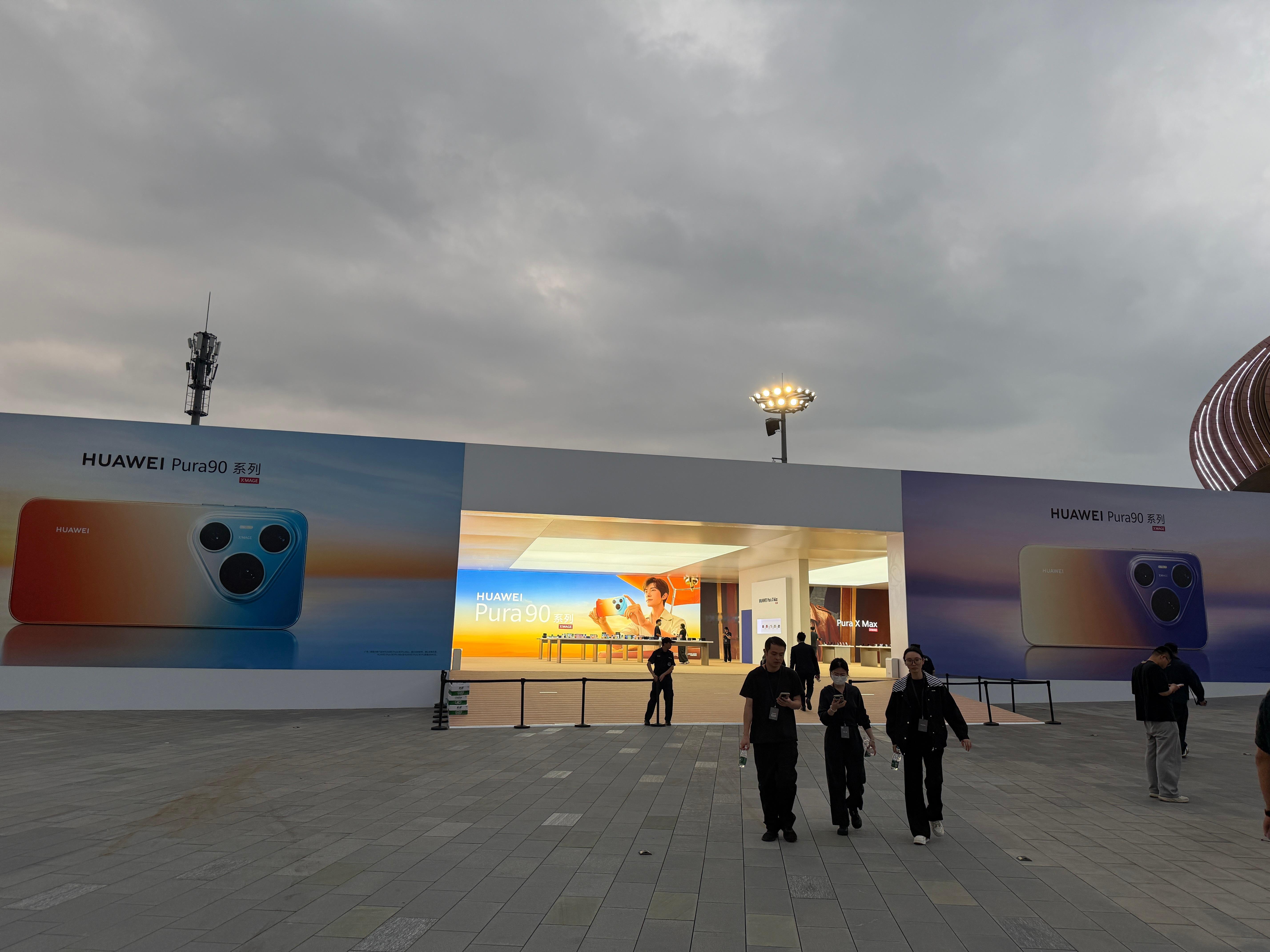 青春没有售价 周三直达大湾区我说我来工作 同事让我怼脸拍肖战鸿蒙智行春季新品发布