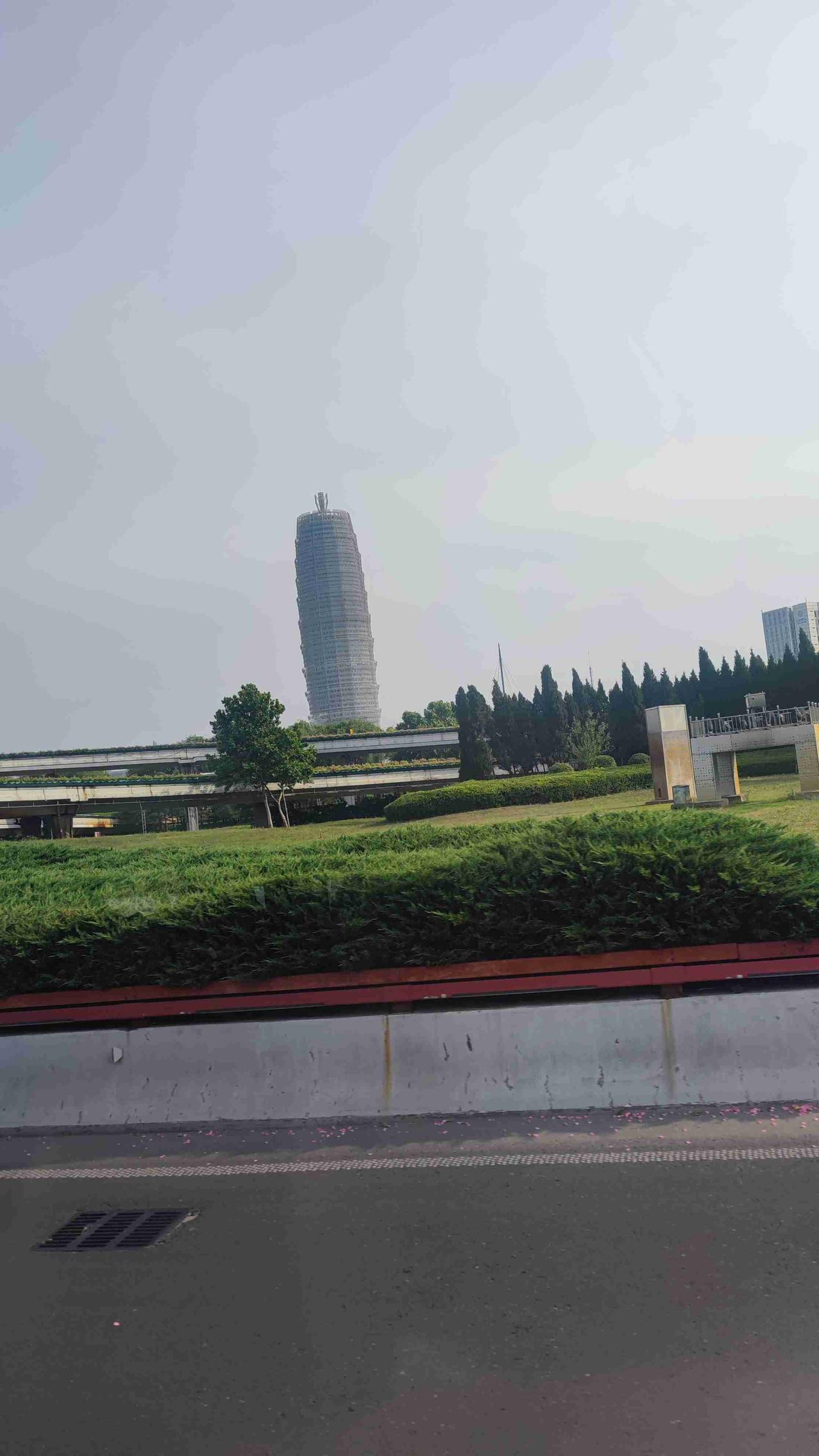 带定位晒今日生活 
5月7日，搭乘B38路公交车去上班，无需操心开车是否限行，也